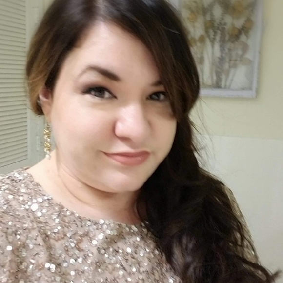 Meet your Posher, Laura - Picture 2 of 3